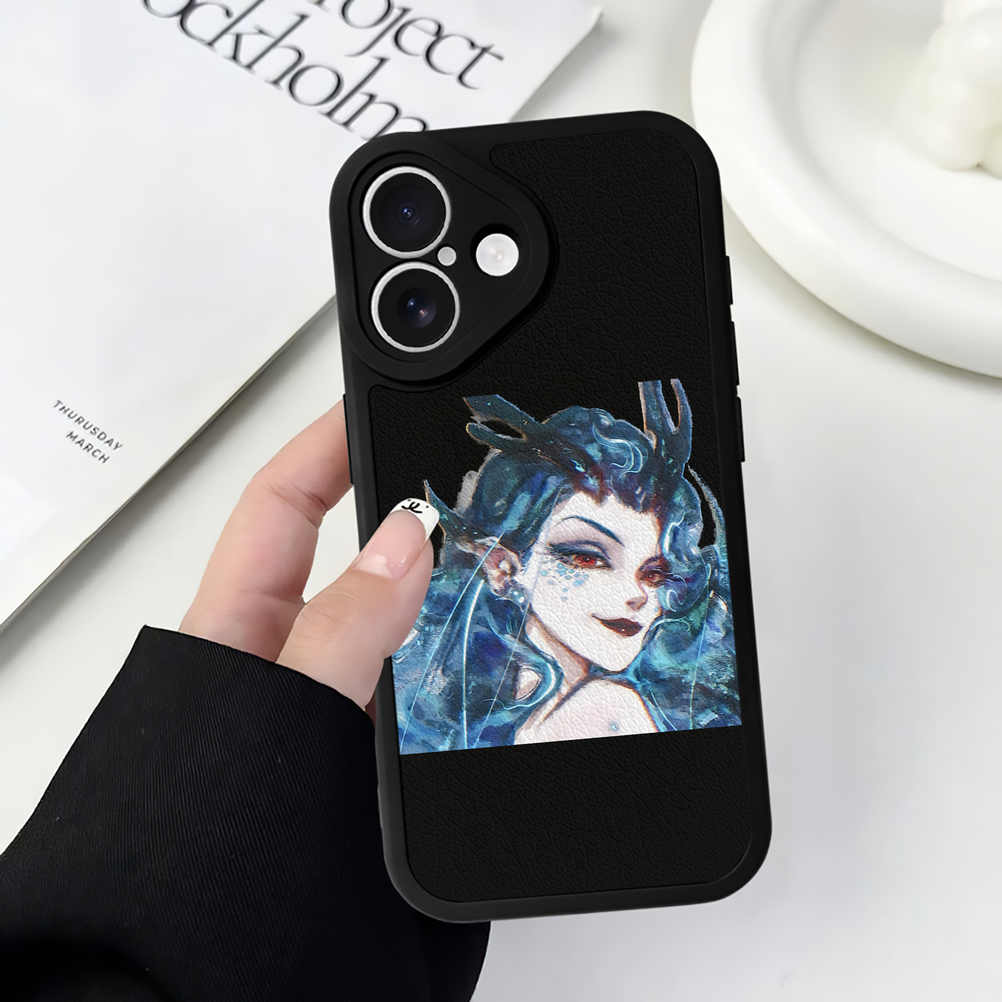 （画像用） Ne Zha 2 ナタ 魔童の大暴れ 【iPhone 16シリーズ対応】シリコンスマホケース（レザー調） 材質：シリコン
